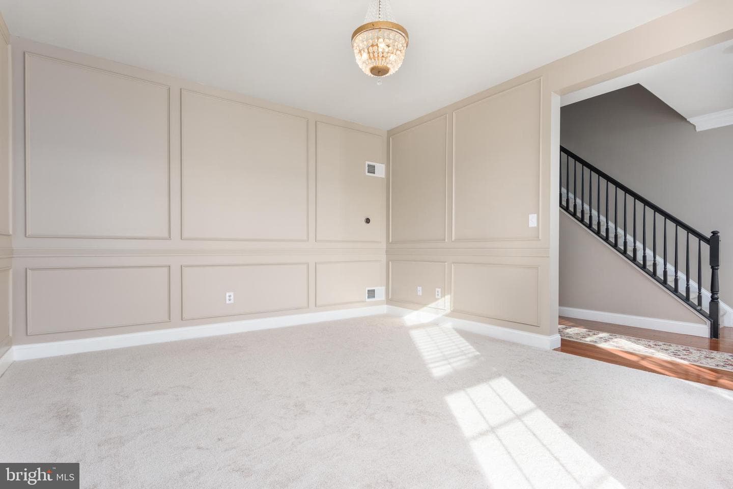 10 Jamestown Square photo 10