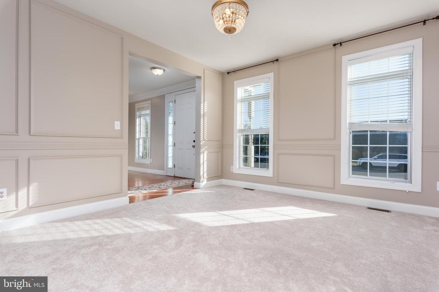 10 Jamestown Square photo 11