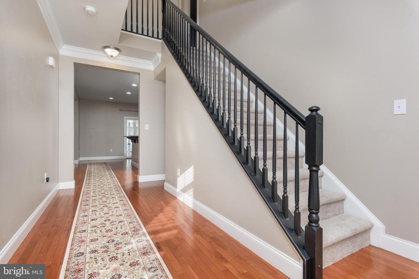 10 Jamestown Square photo 12