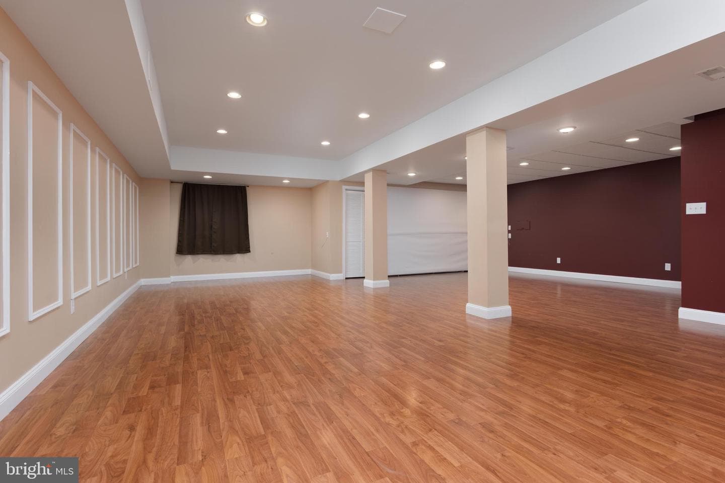 10 Jamestown Square photo 20