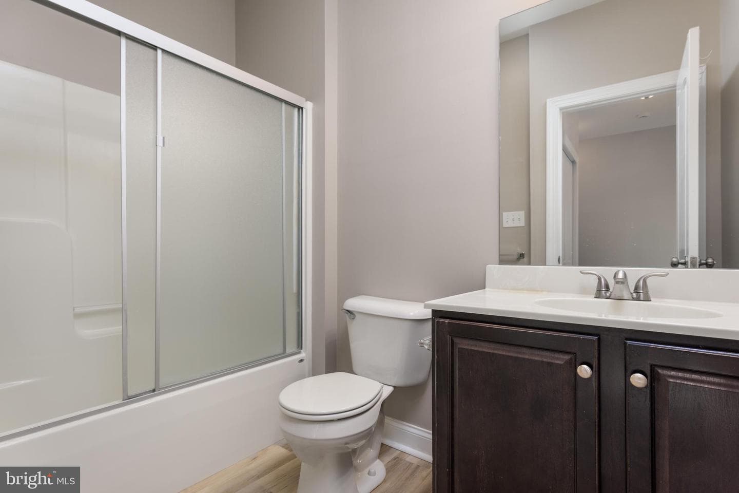 10 Jamestown Square photo 22