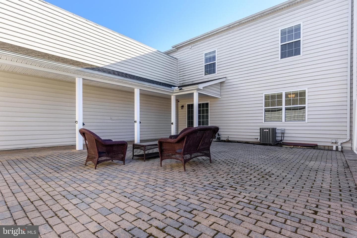 10 Jamestown Square photo 5