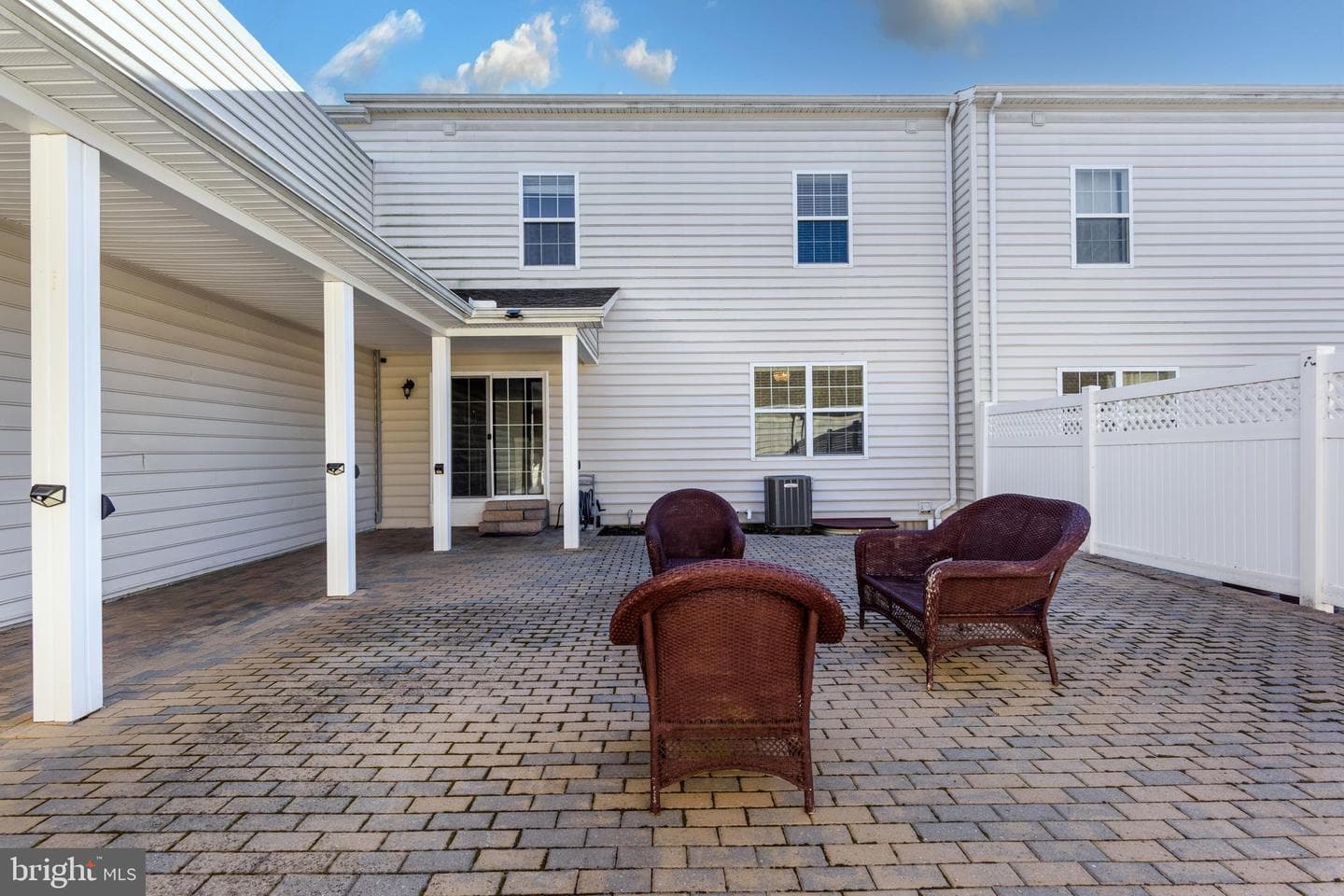 10 Jamestown Square photo 6