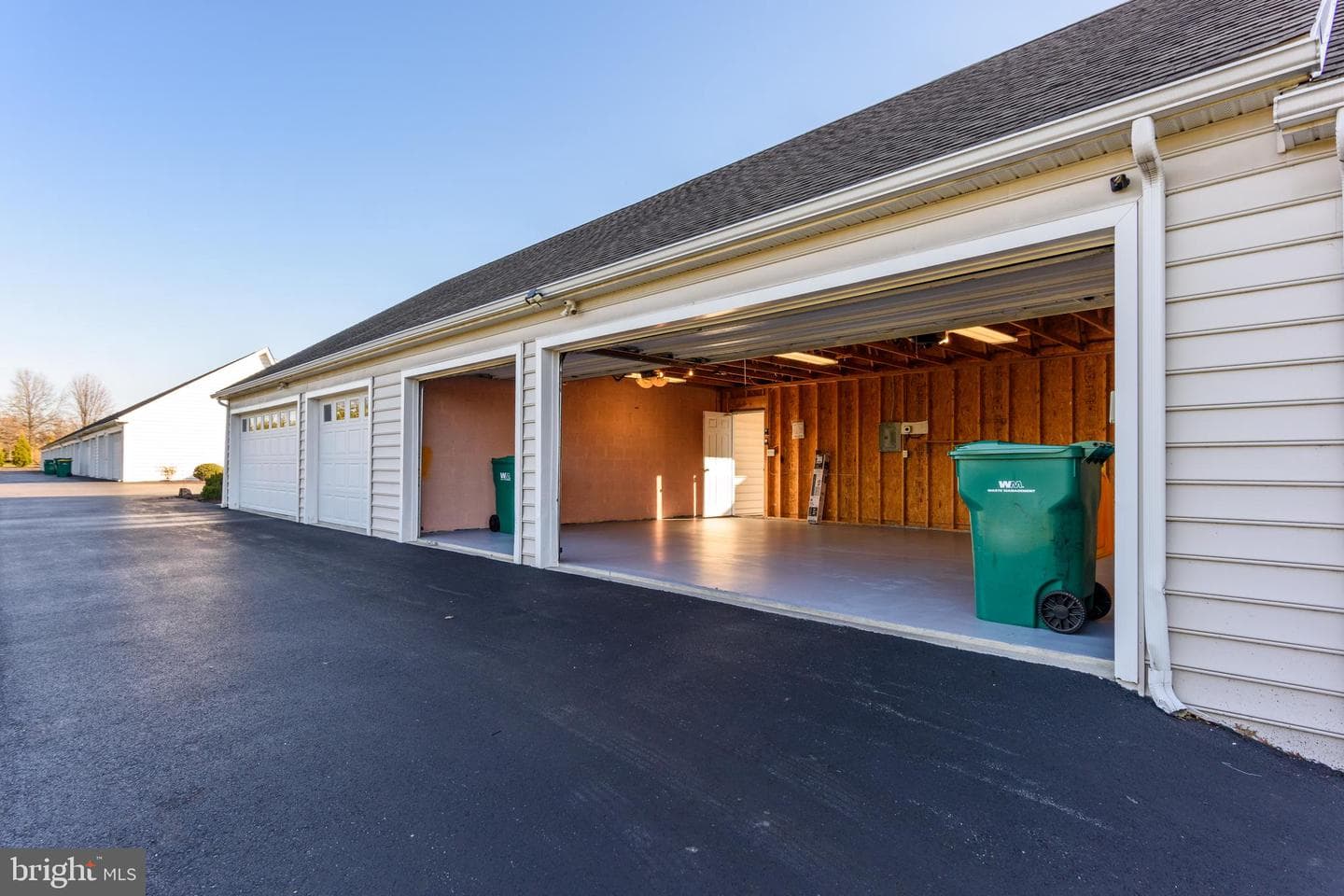 10 Jamestown Square photo 9