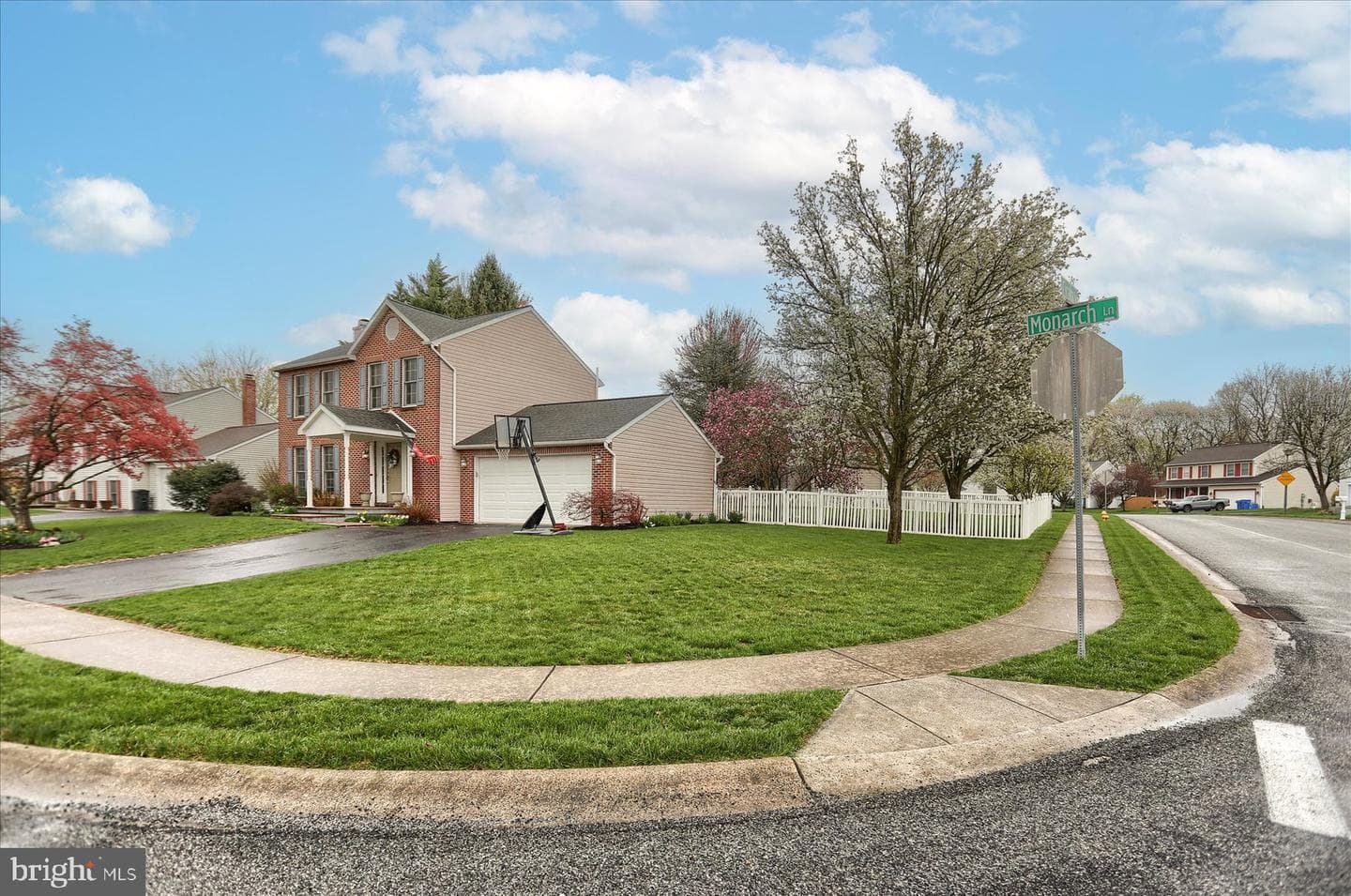 19 Monarch Lane photo 3