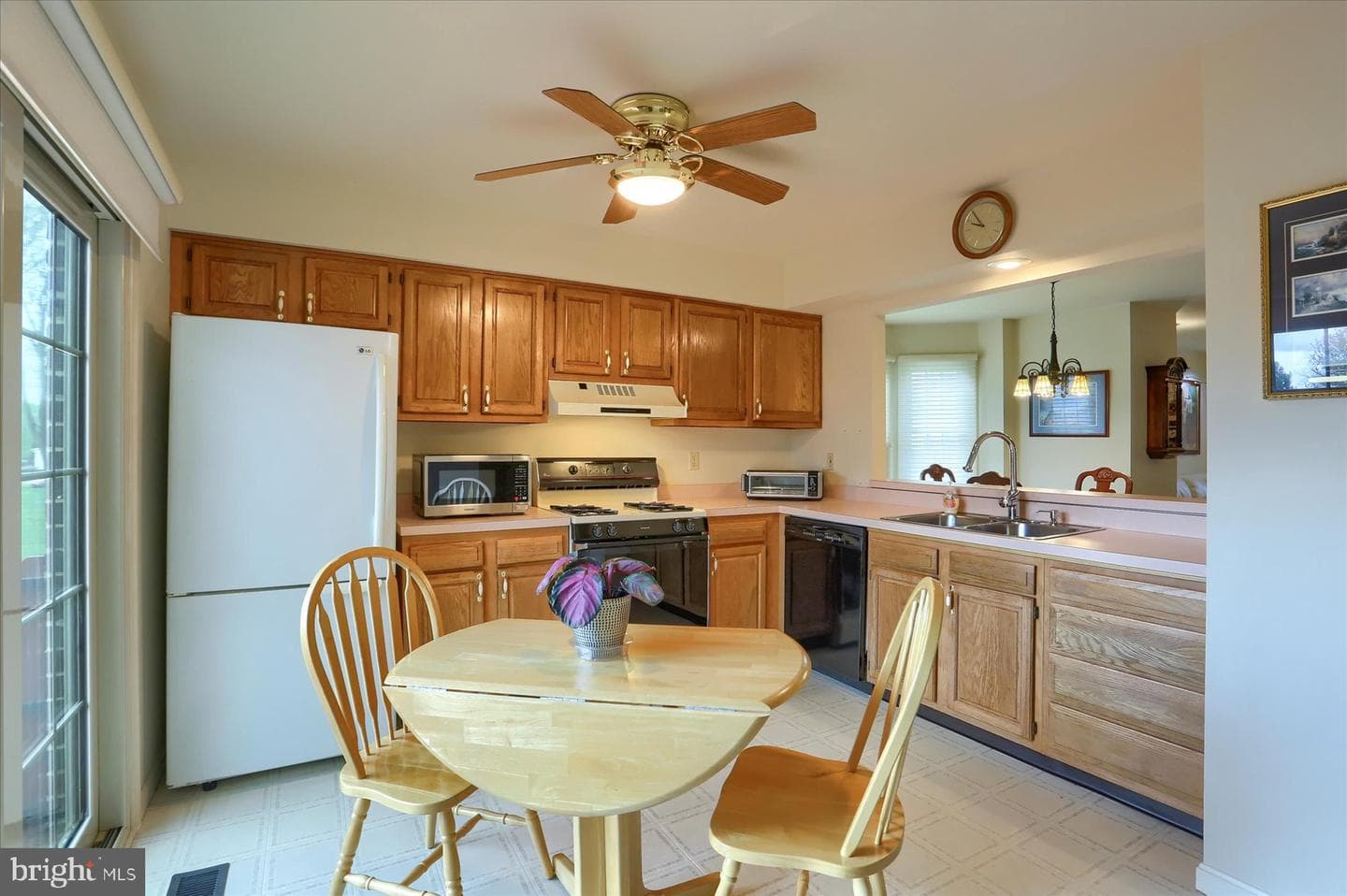 5566 Moreland Court photo 10