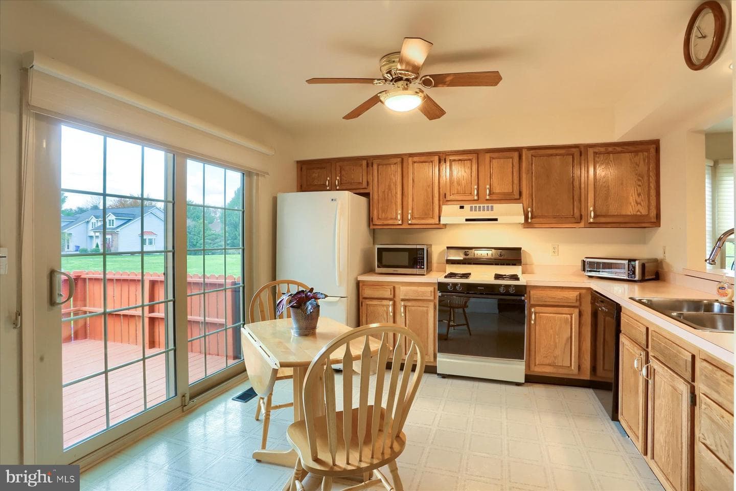 5566 Moreland Court photo 9