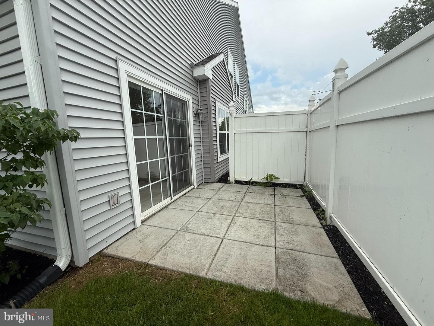 87 Courtyard Drive photo 2