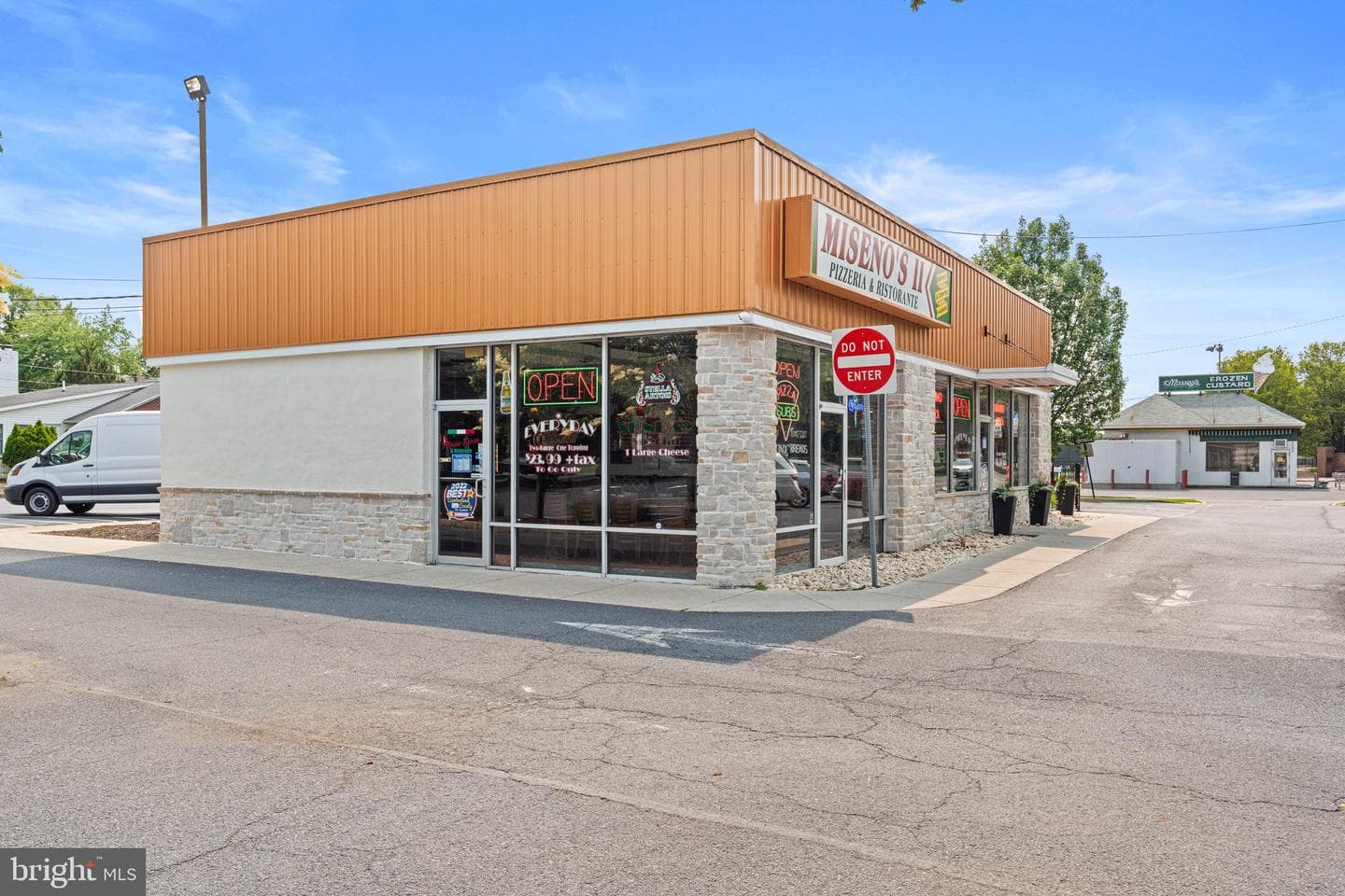 506 W High Street photo 37