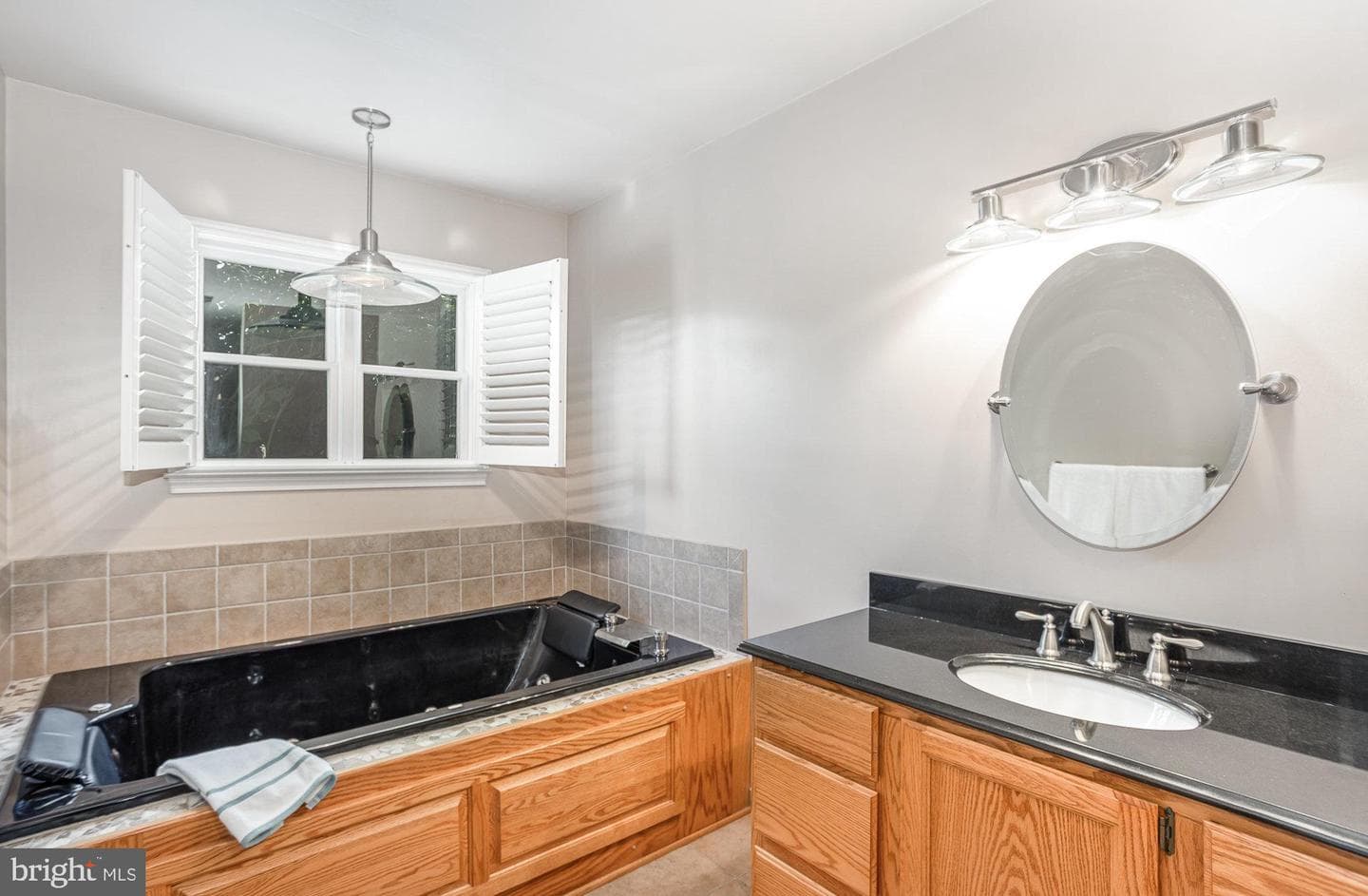 1455 Maplewood Drive photo 18