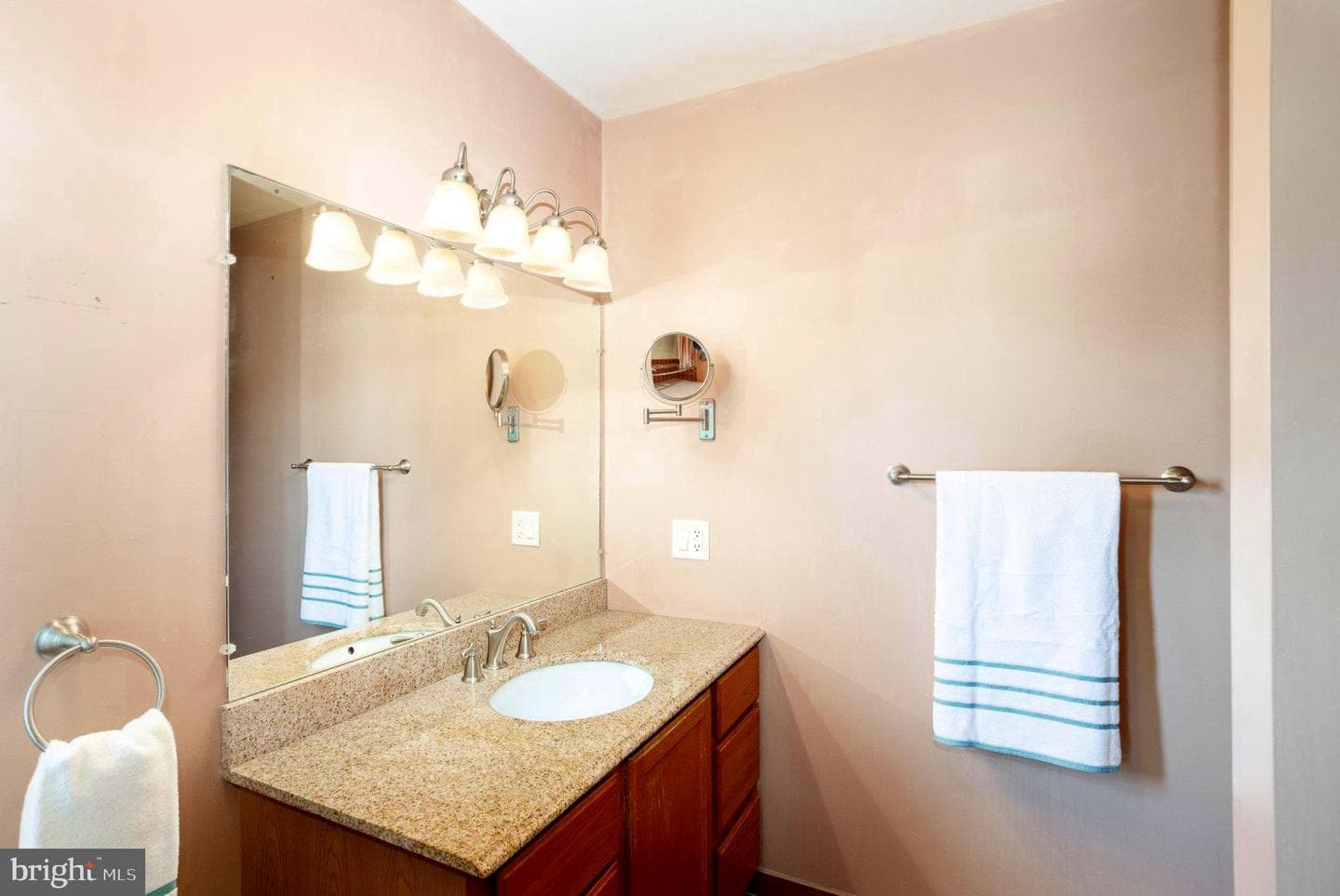 1455 Maplewood Drive photo 31