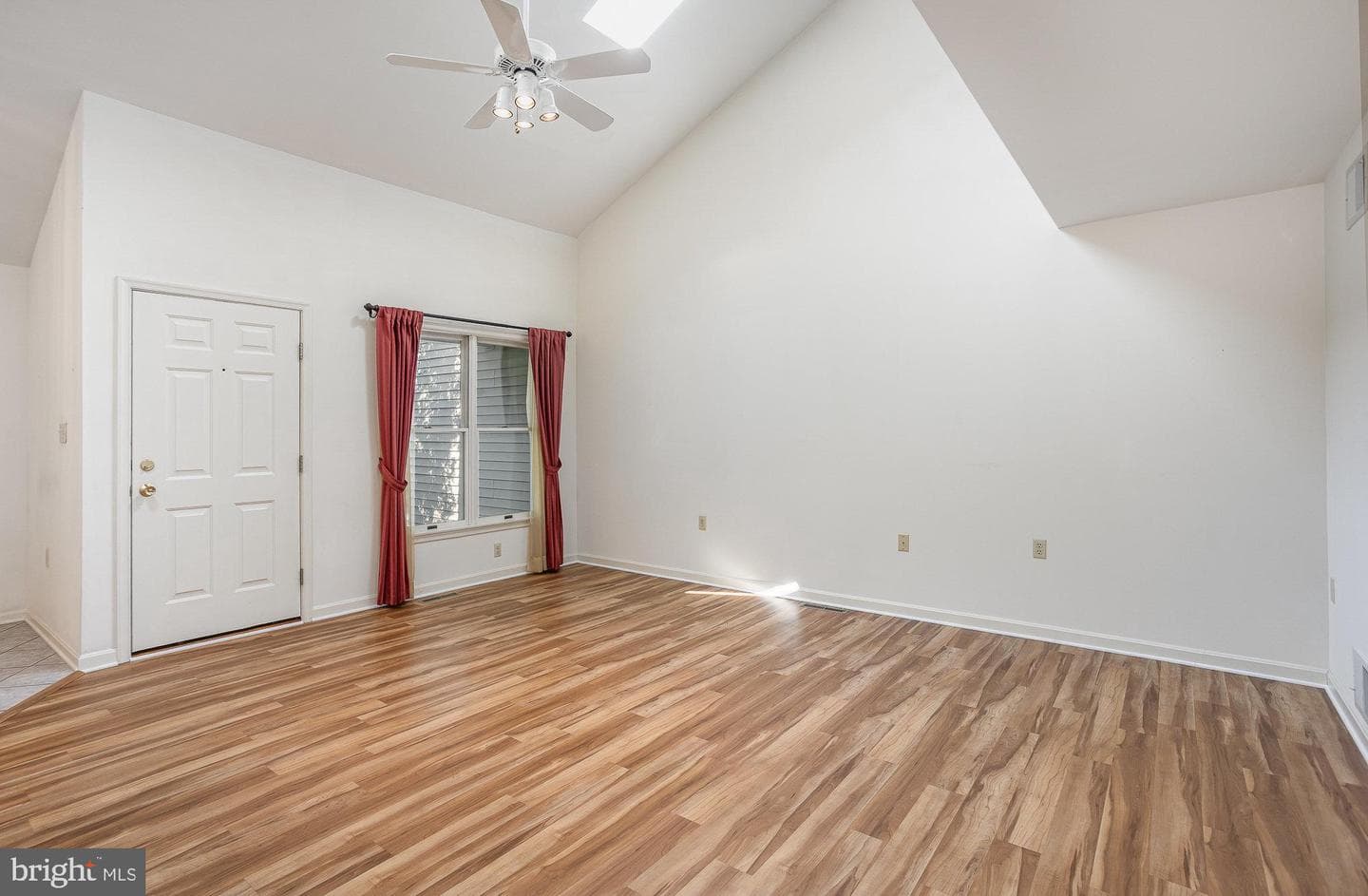 1455 Maplewood Drive photo 7