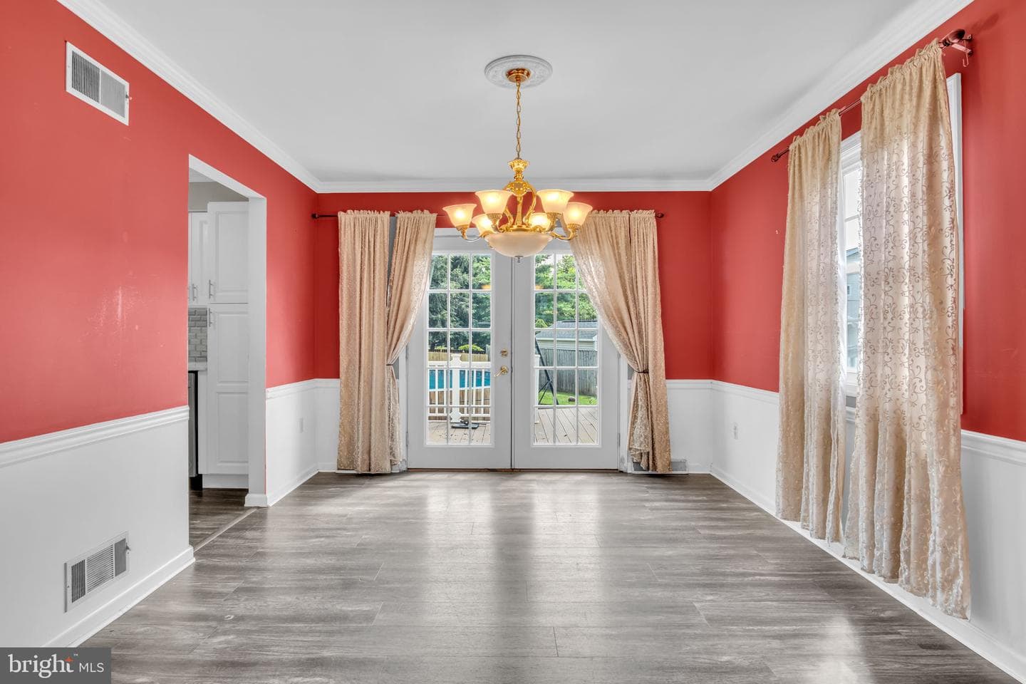 18 Douglas Court photo 8