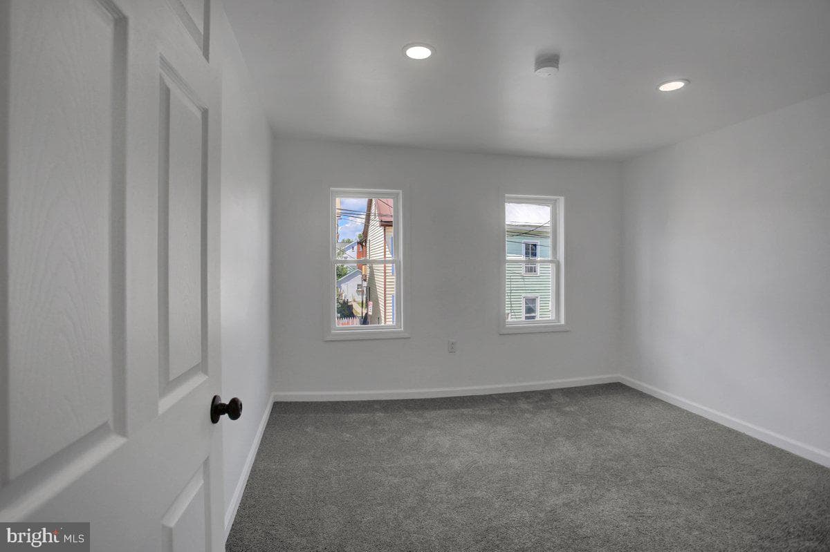 164 E Penn Street photo 10