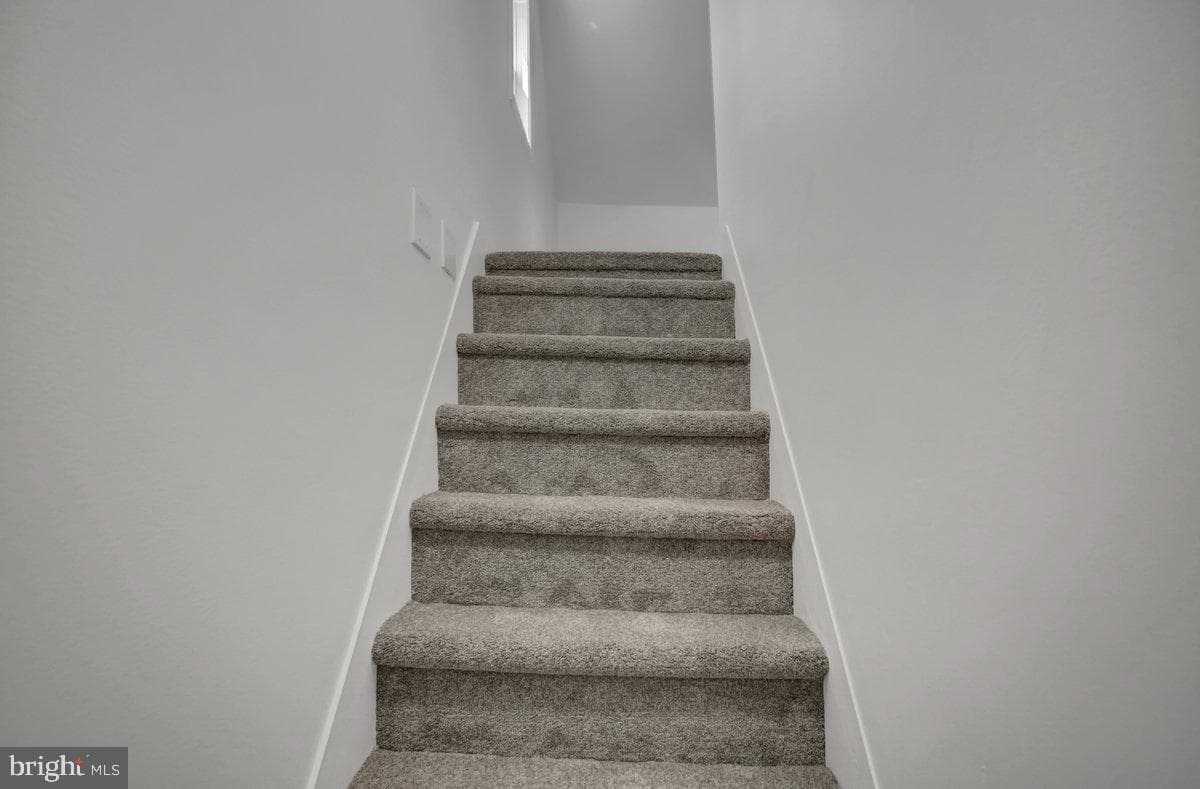 164 E Penn Street photo 17