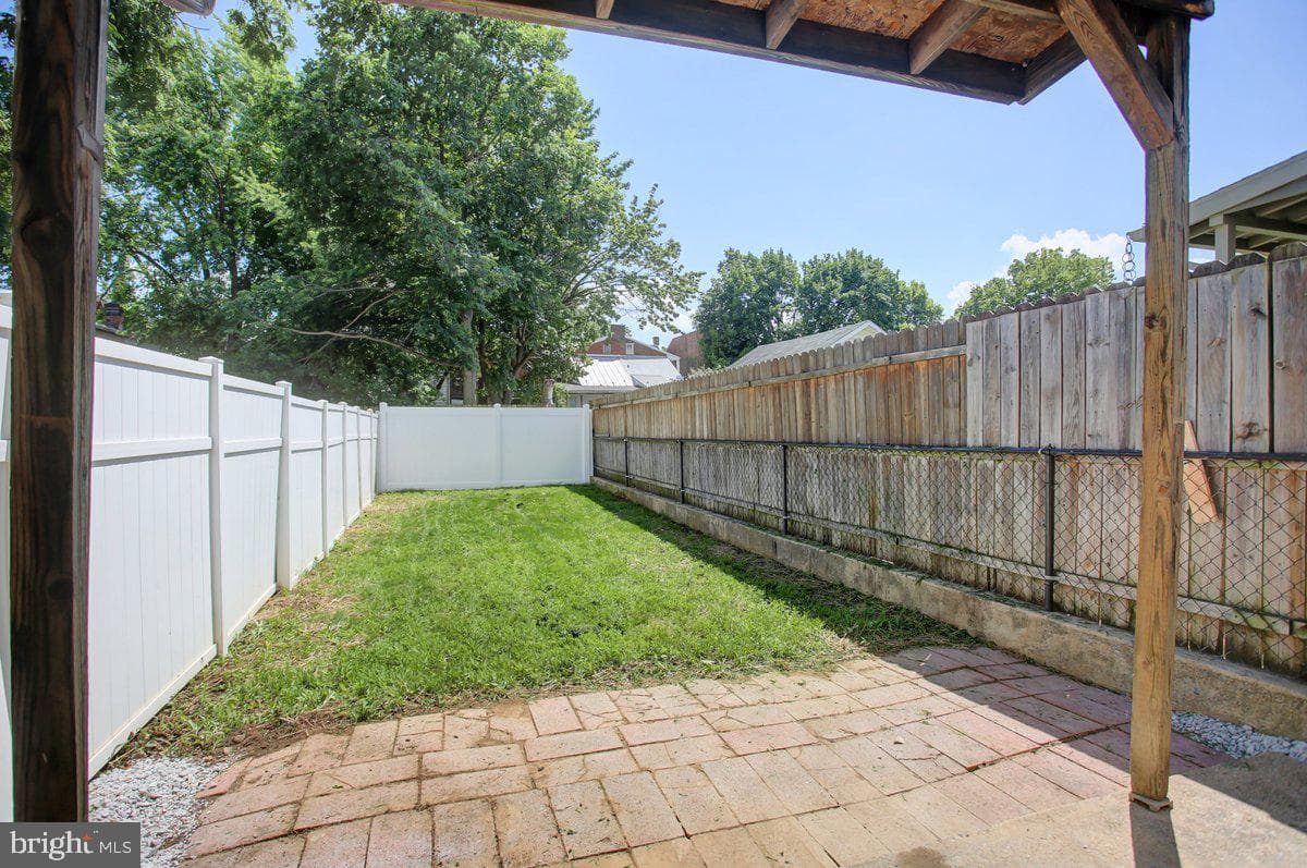 164 E Penn Street photo 20