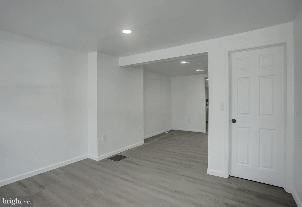 164 E Penn Street photo 4