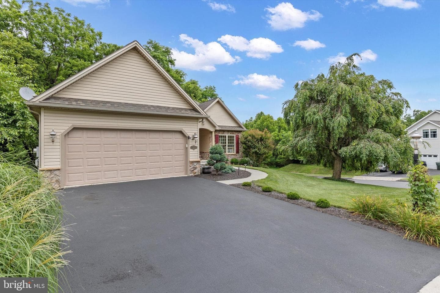2403 Rolling Hills Drive photo 3