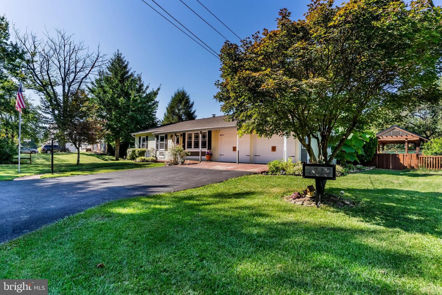 4717 Maple Avenue photo 2