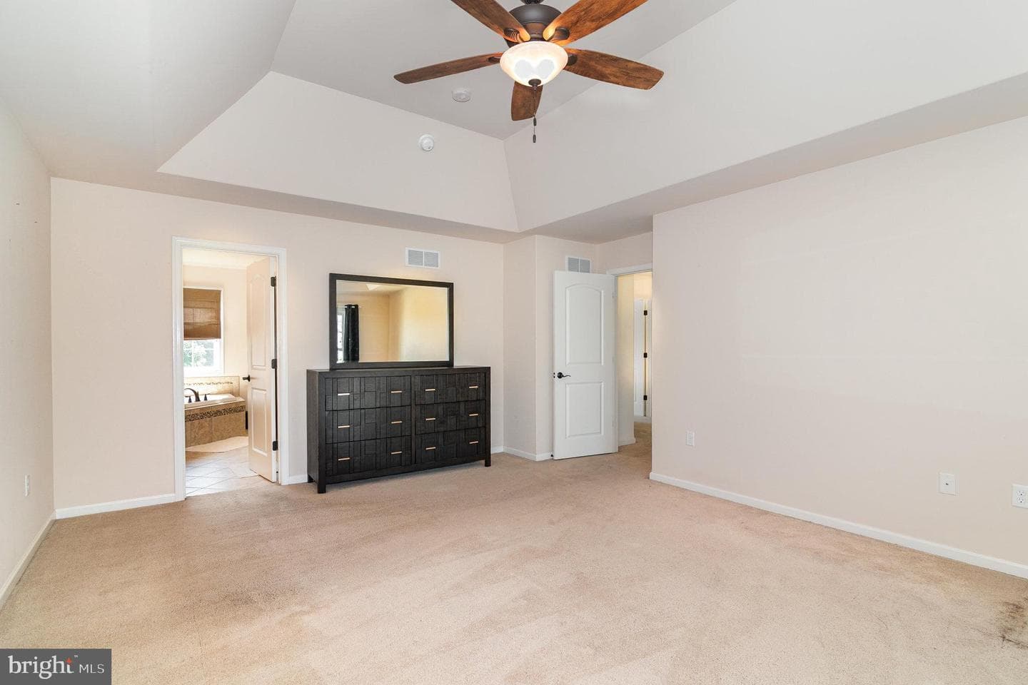 110 Balfour Drive photo 32