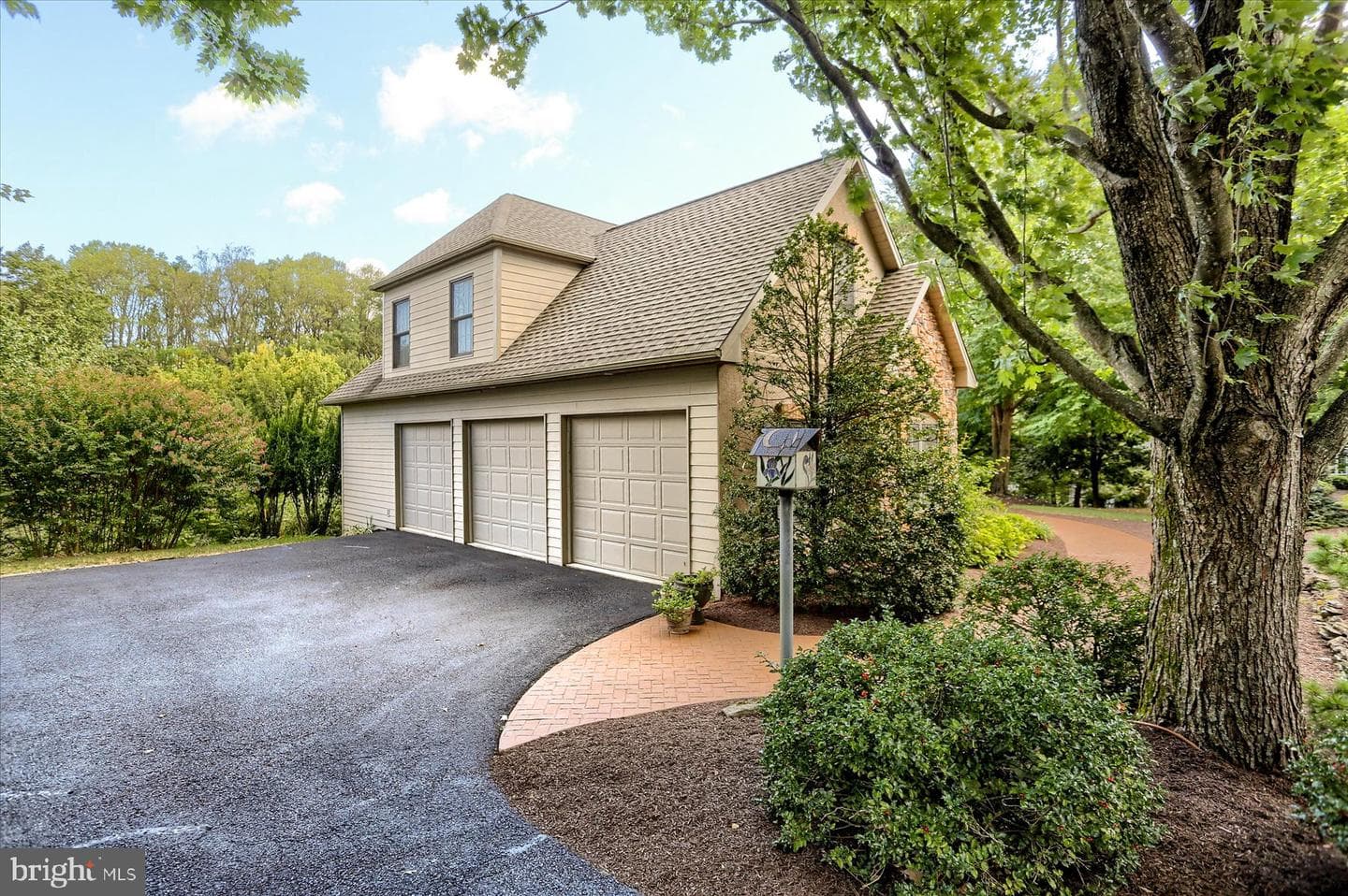21 Westwind Drive photo 3