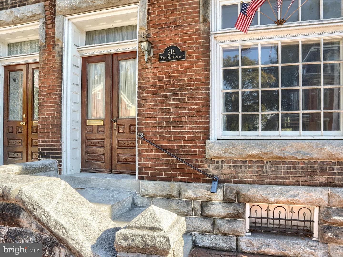 219 W Main Street photo 2