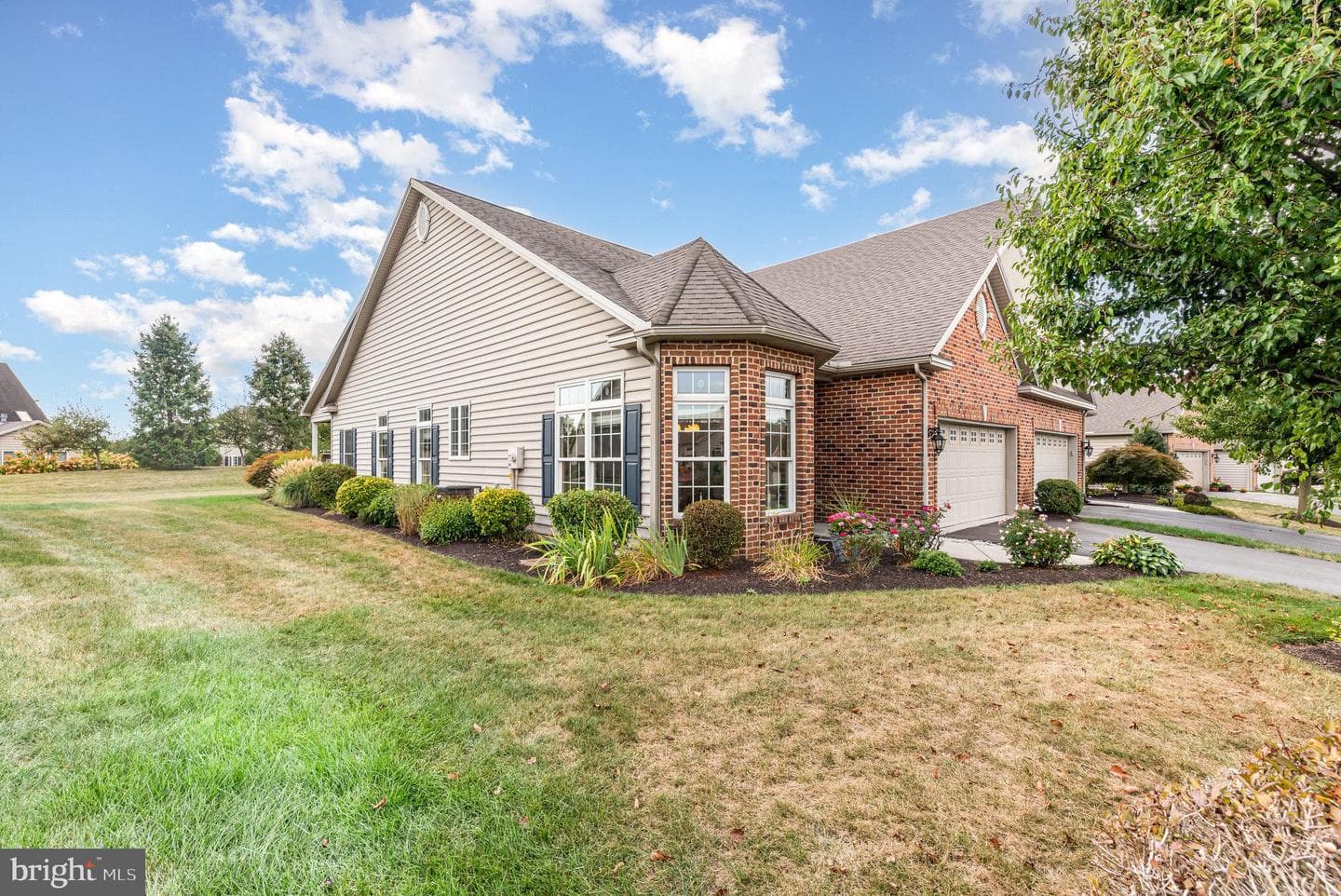 1670 Williamsburg Way photo 2