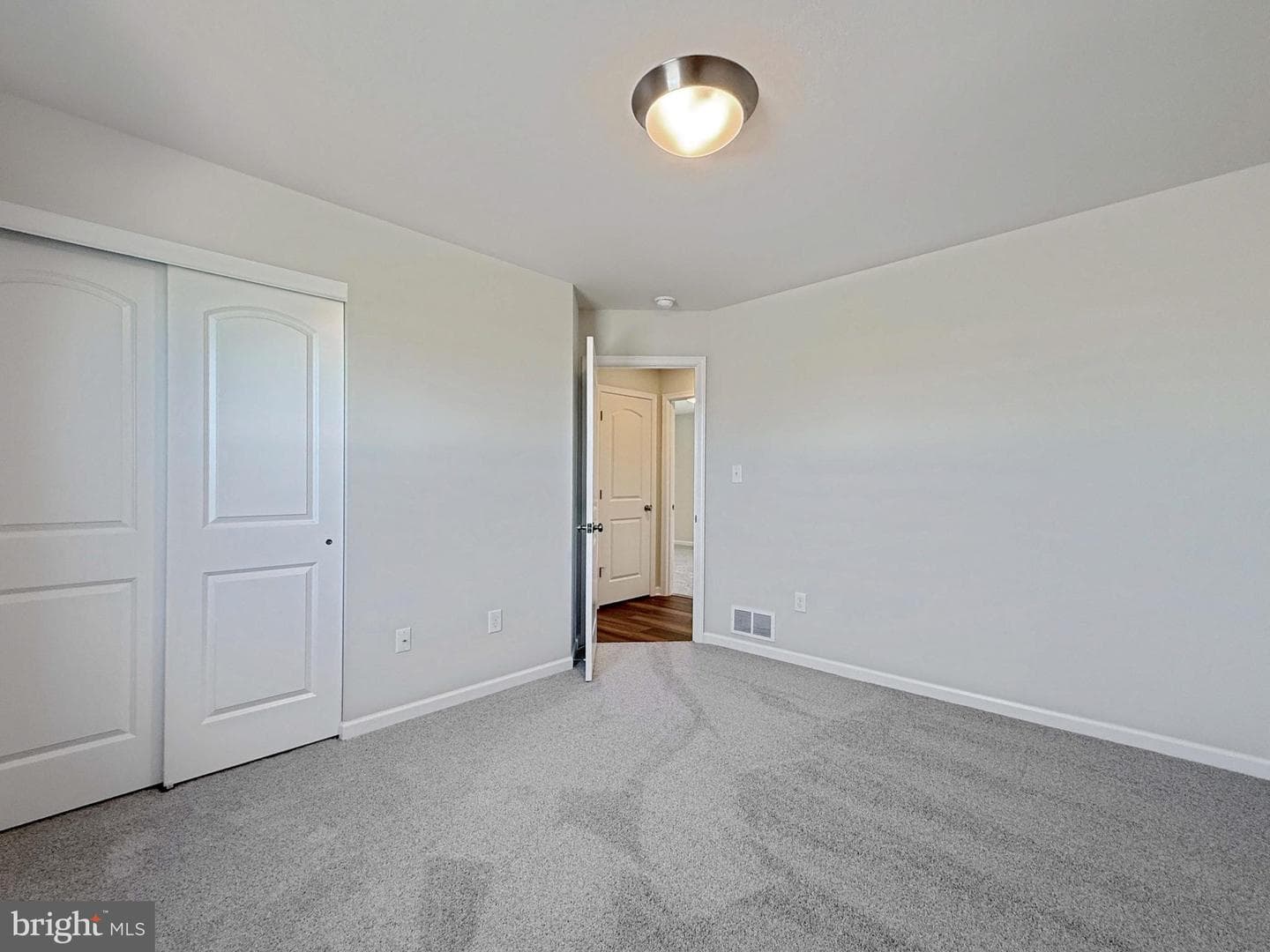 10 Cheltenham Lane photo 30