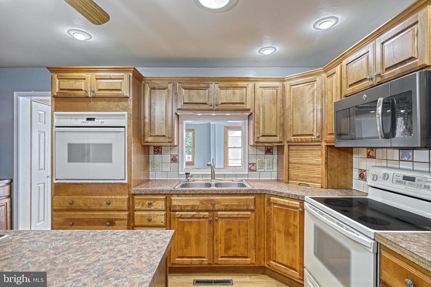 305 W Shady Ln photo 17