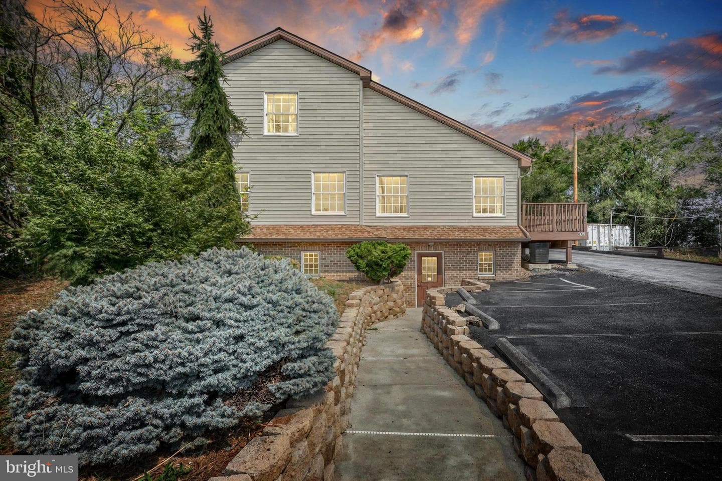 305 W Shady Ln photo 3