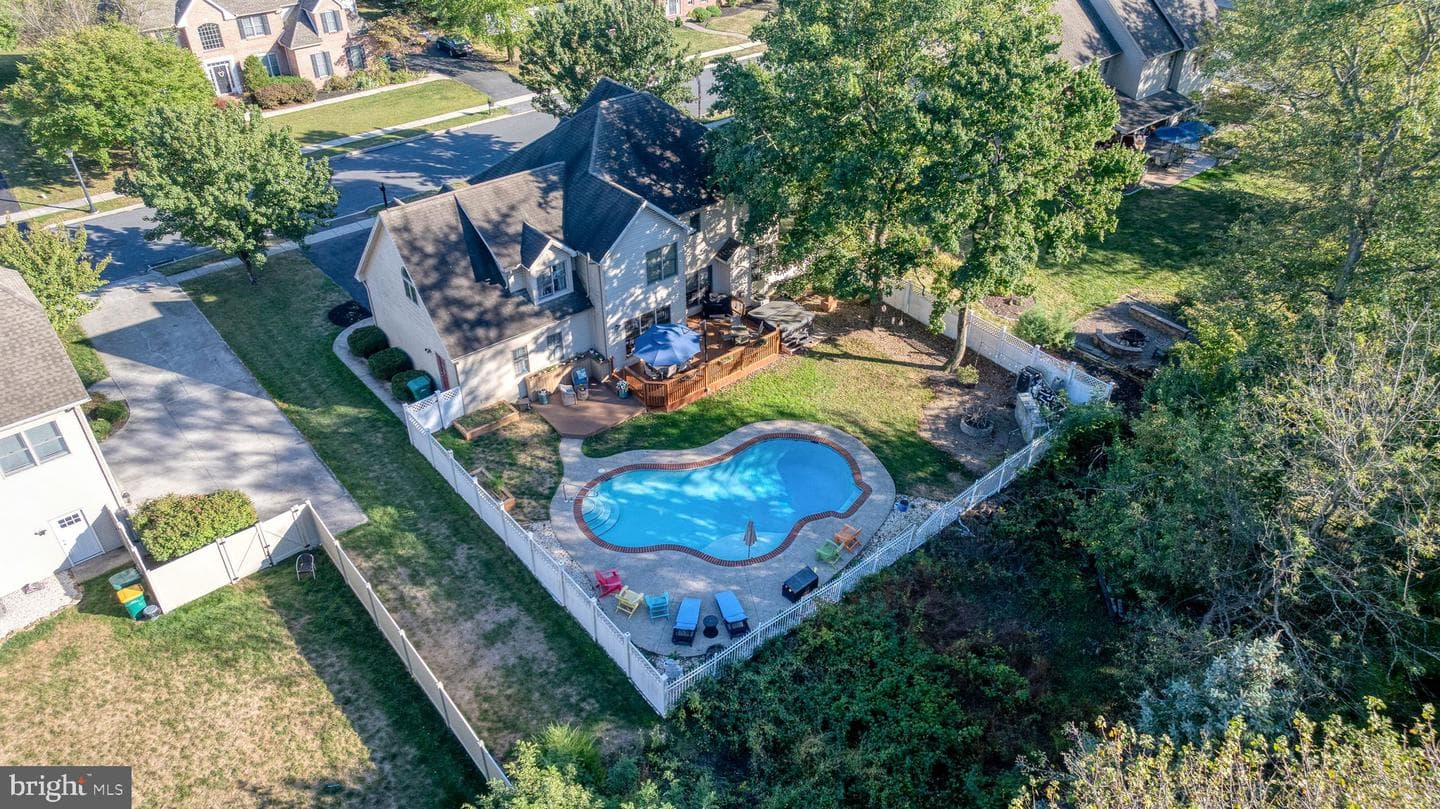 1303 King Arthur Drive photo 3