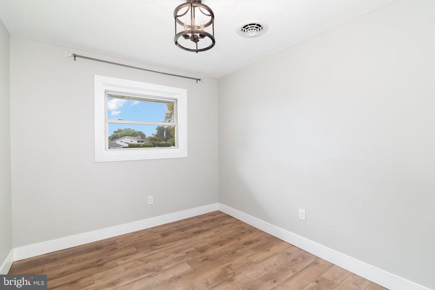 5223 Windsor Boulevard photo 12