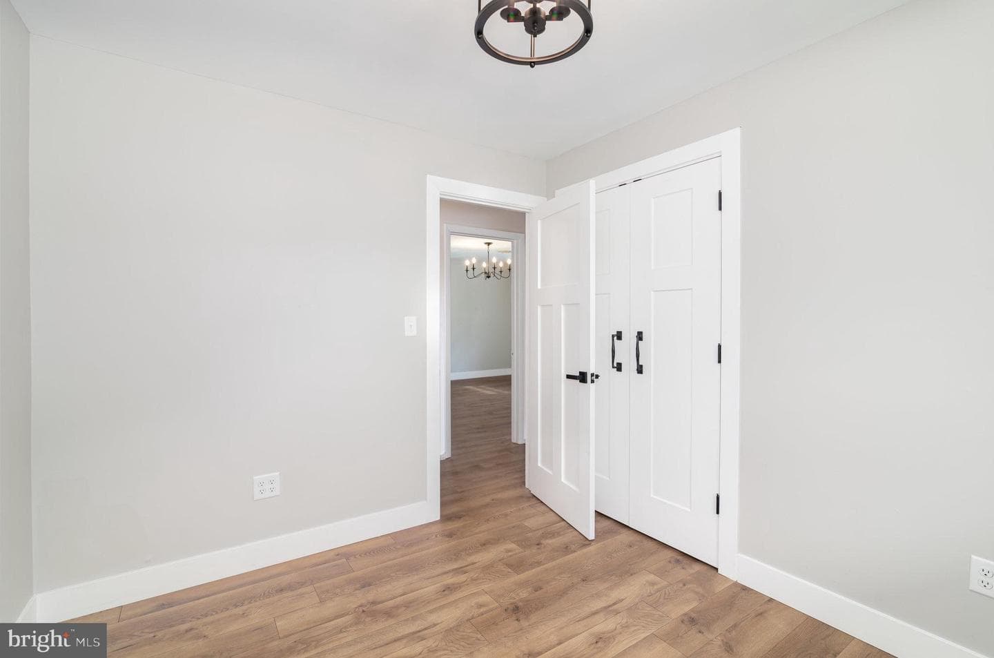 5223 Windsor Boulevard photo 13