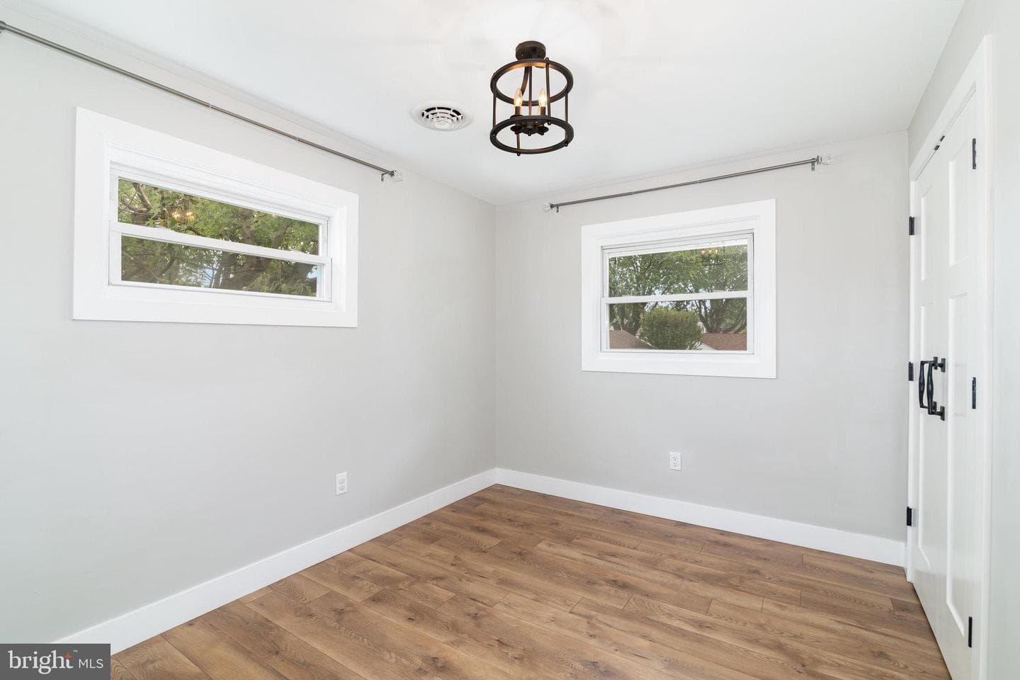 5223 Windsor Boulevard photo 14