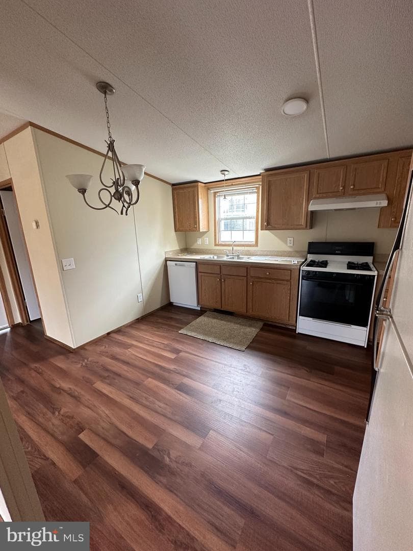52 Lori Circle photo 4