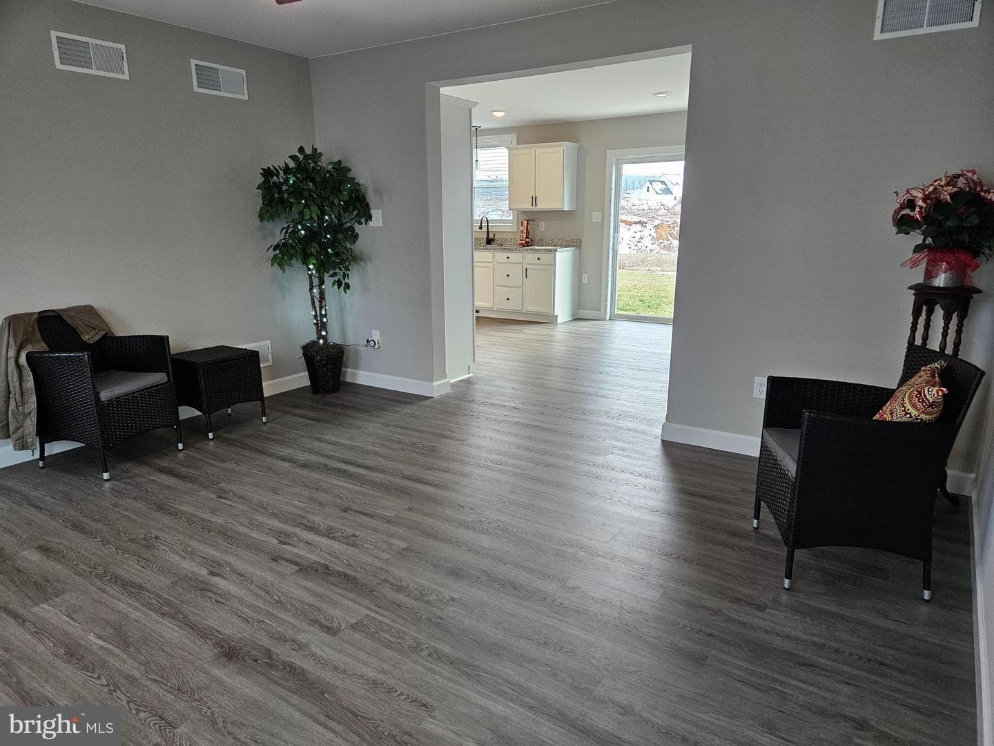 233 Woodridge Drive photo 5