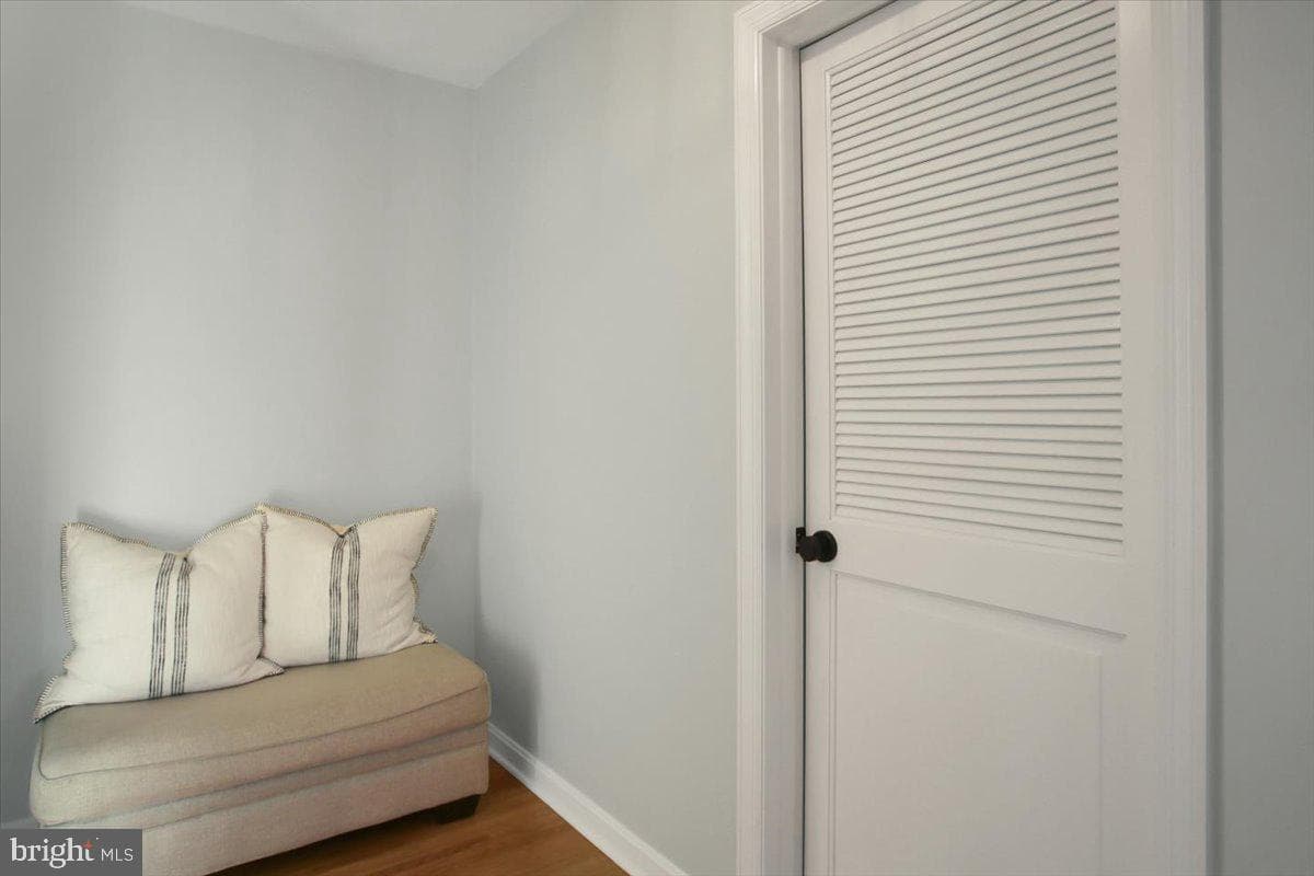904 Alison Ave photo 30