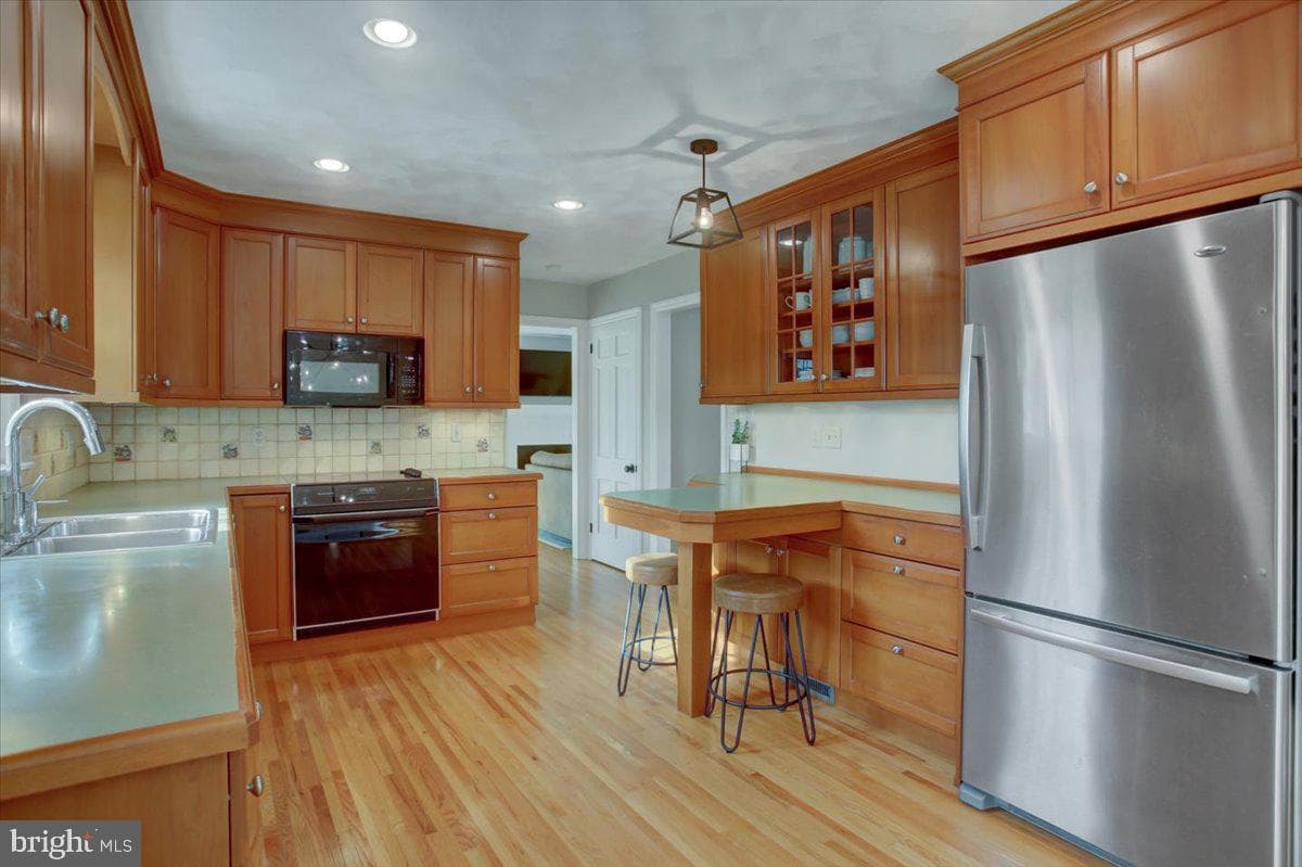 904 Alison Ave photo 6
