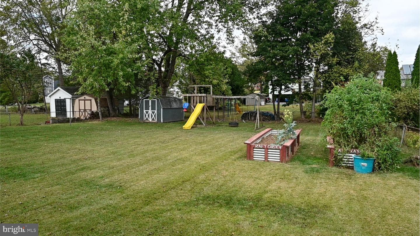 922 Hamilton Street photo 38