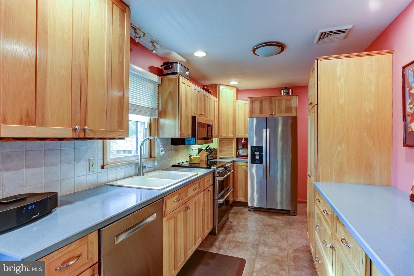302 Hilltop Road photo 20