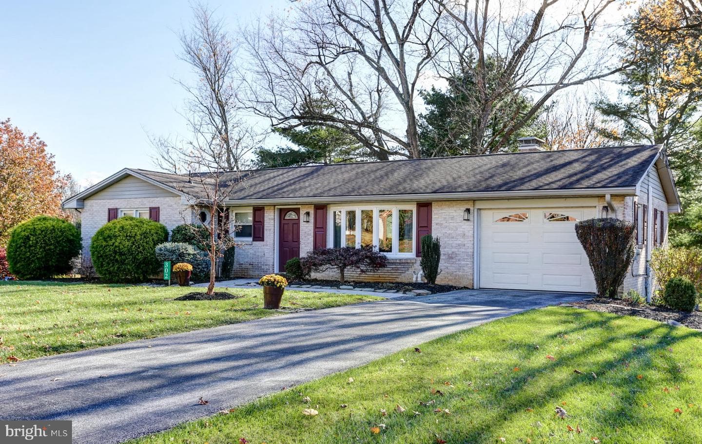 302 Hilltop Road photo 3