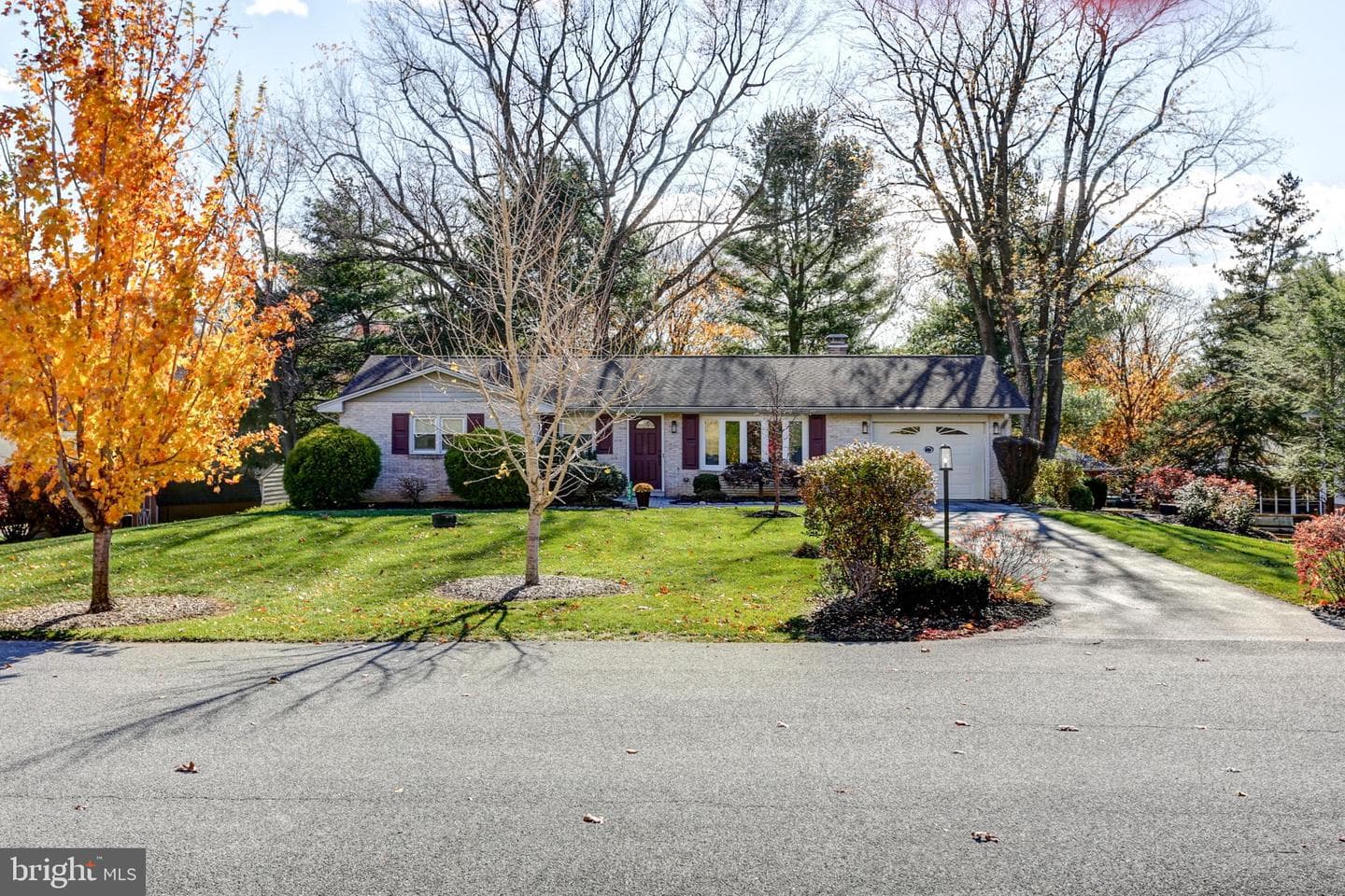 302 Hilltop Road photo 4