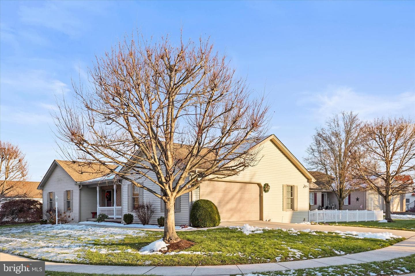 27 Kower Ct photo 3