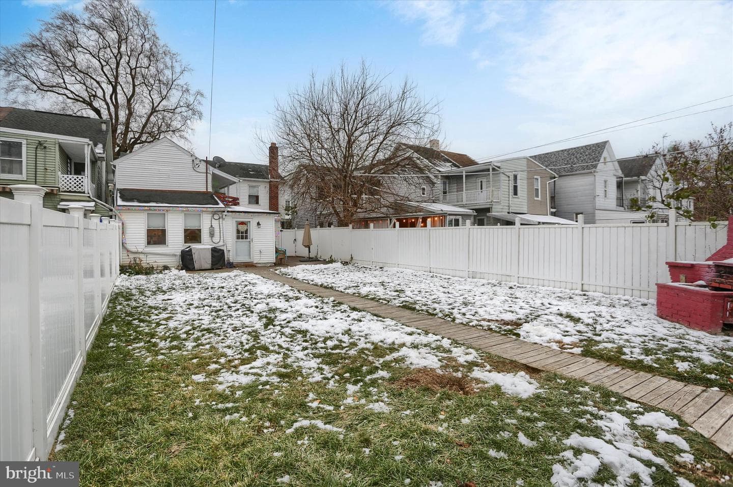 121 E Locust Street photo 5