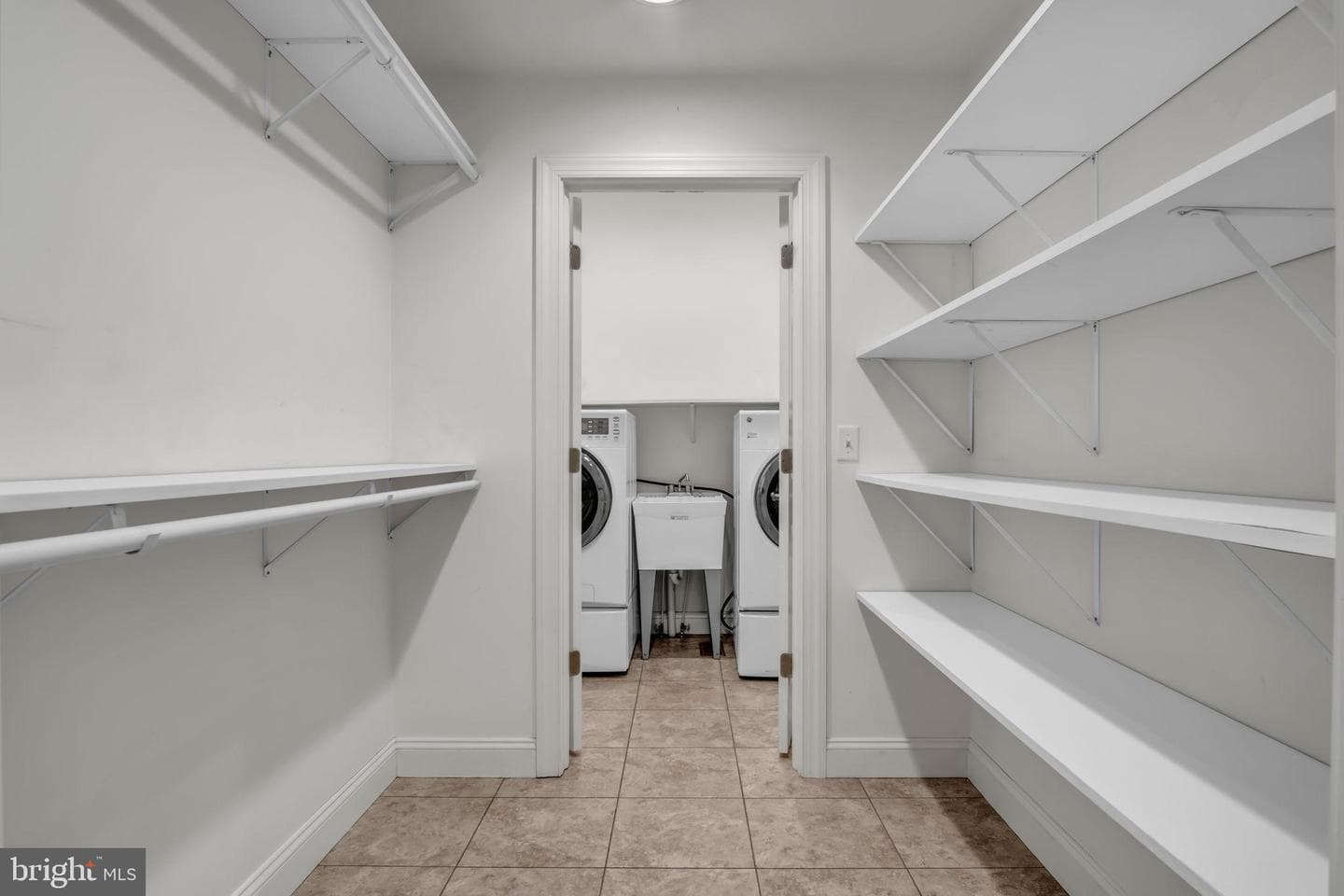 6 Jamestown Square photo 18