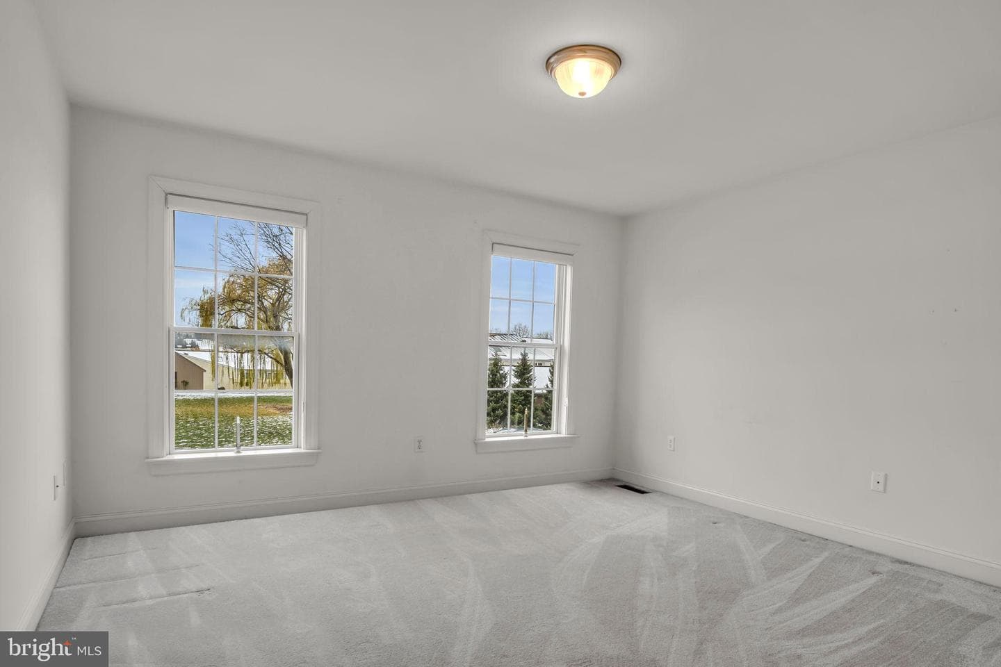 6 Jamestown Square photo 32