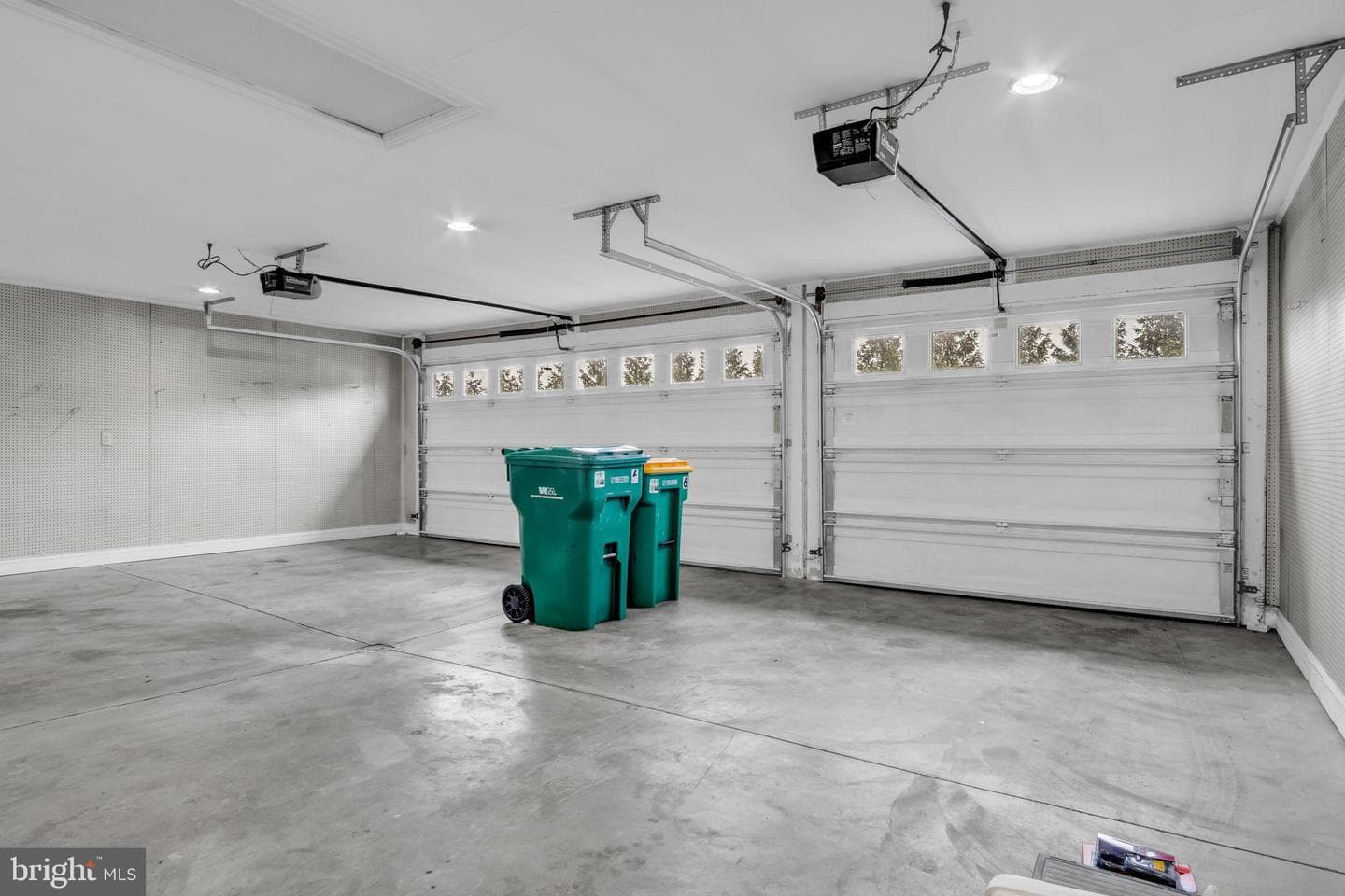 6 Jamestown Square photo 40