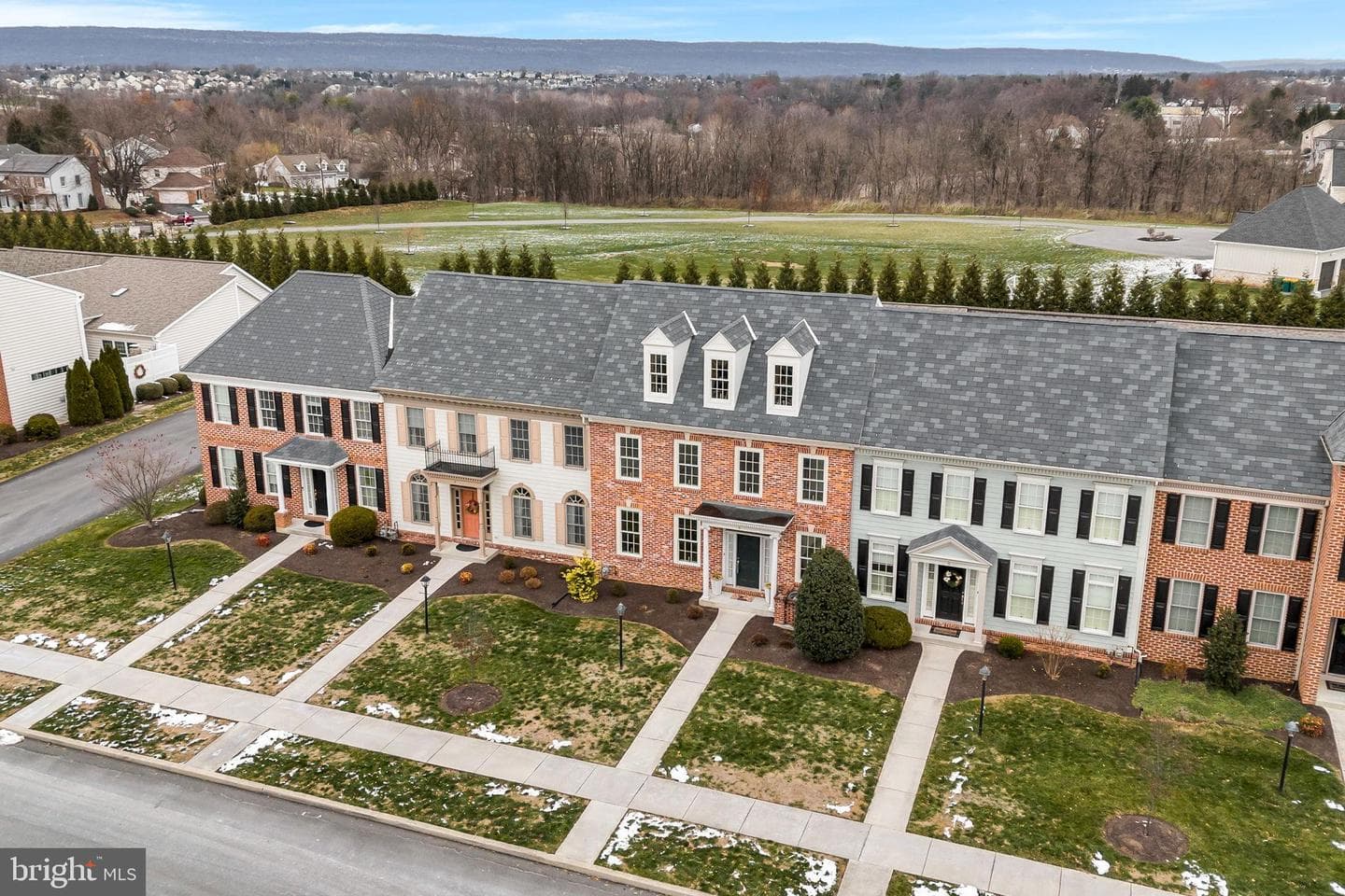 6 Jamestown Square photo 43