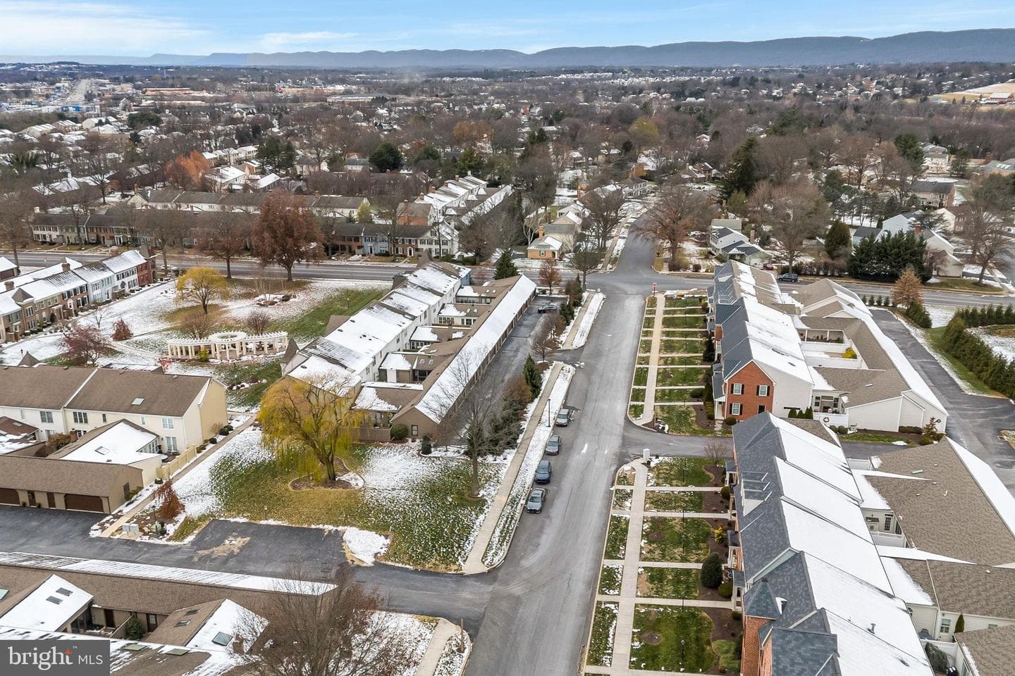 6 Jamestown Square photo 46