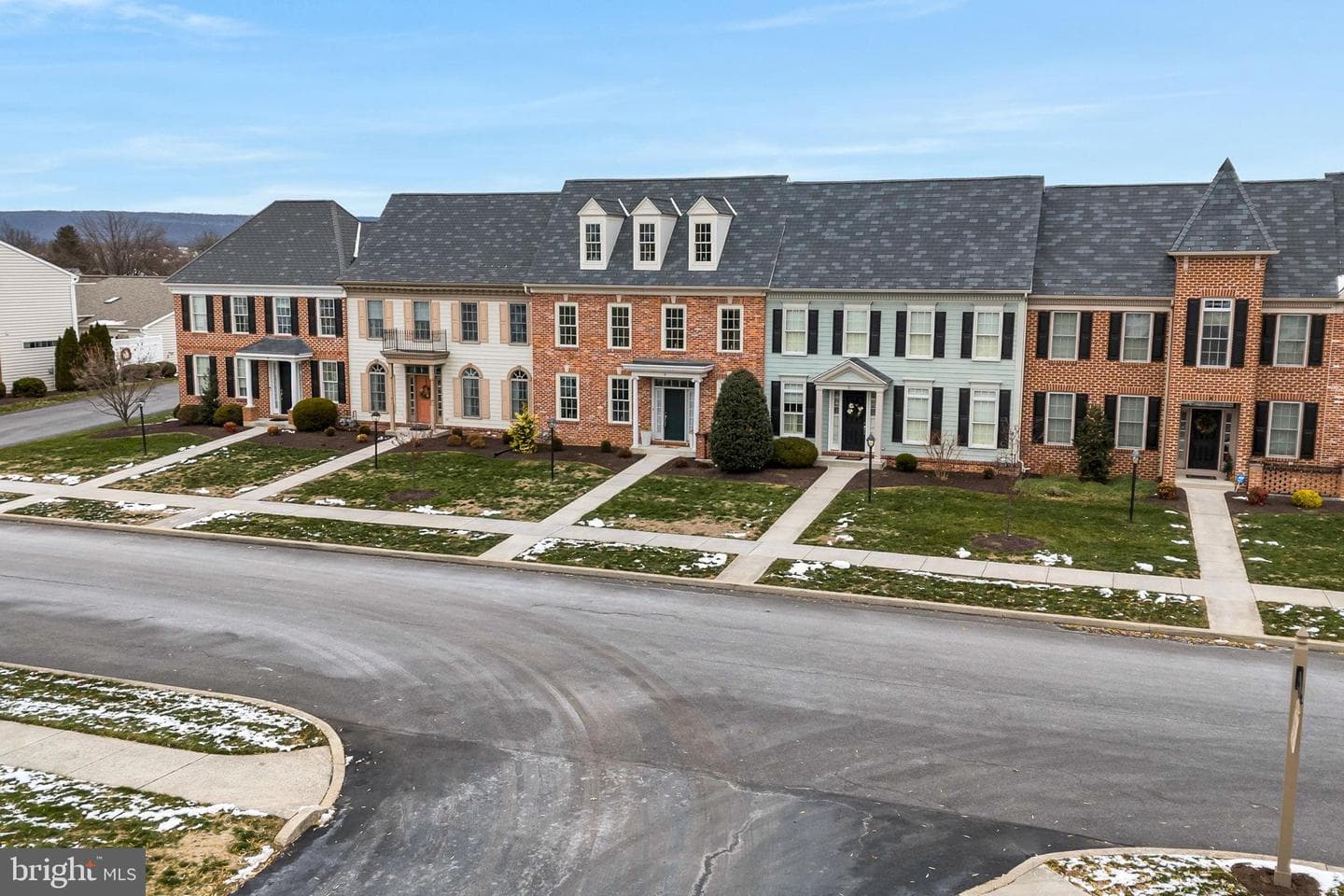 6 Jamestown Square photo 50